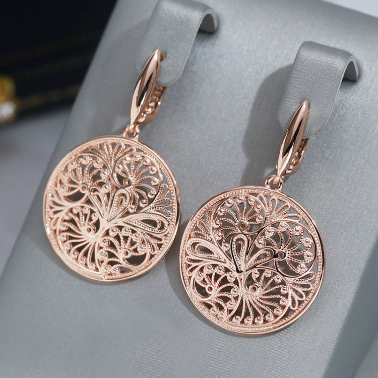 Wbmqda-女性用の花が付いた長い金属製のイヤリング,ヴィ - Women Accessories Dubai のレビューと価格