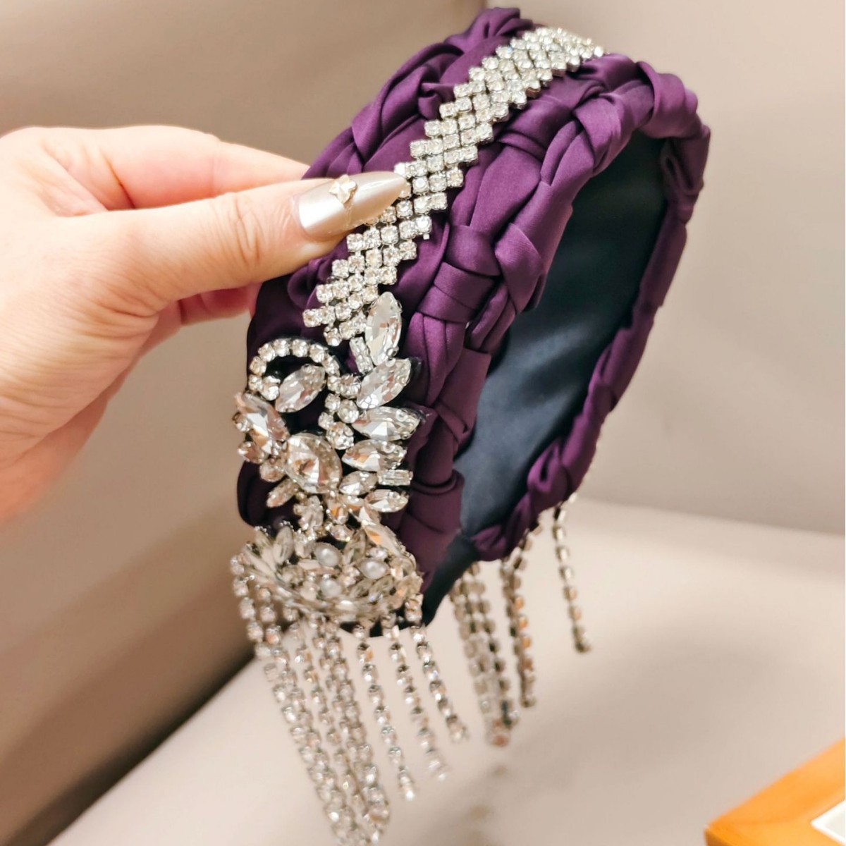 ホットセール　重厚なクラフトラインストーンタッセル編み込みヘ - Women Accessories Sale のレビューと価格