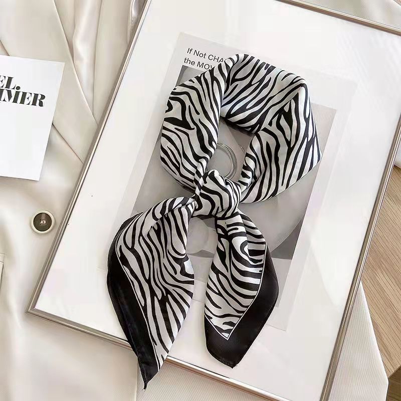 新ファッションゼブラプリントスクエアスカーフソフトサテン薄い - Silk Scarf Square のレビューと価格