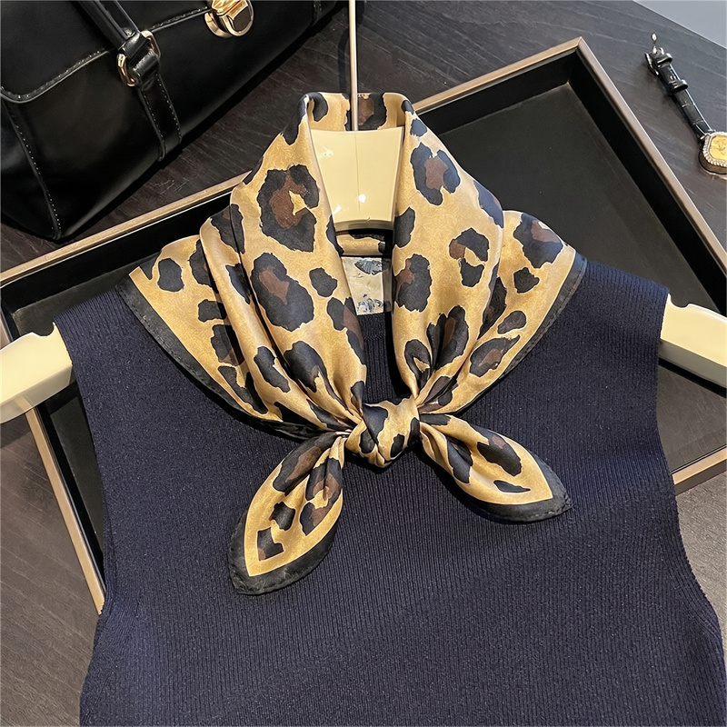 100% シルクスクエアスカーフヒョウ柄バンダナネッカチーフ - Silk Scarf Square のレビューと価格