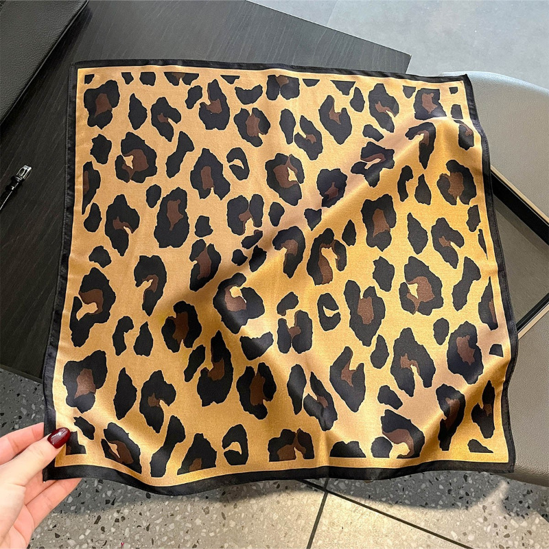 100% シルクスクエアスカーフヒョウ柄バンダナネッカチーフ - Silk Scarf Square のレビューと価格