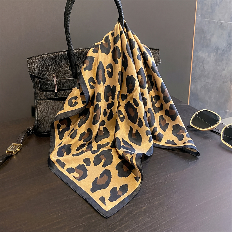 100% シルクスクエアスカーフヒョウ柄バンダナネッカチーフ - Silk Scarf Square のレビューと価格